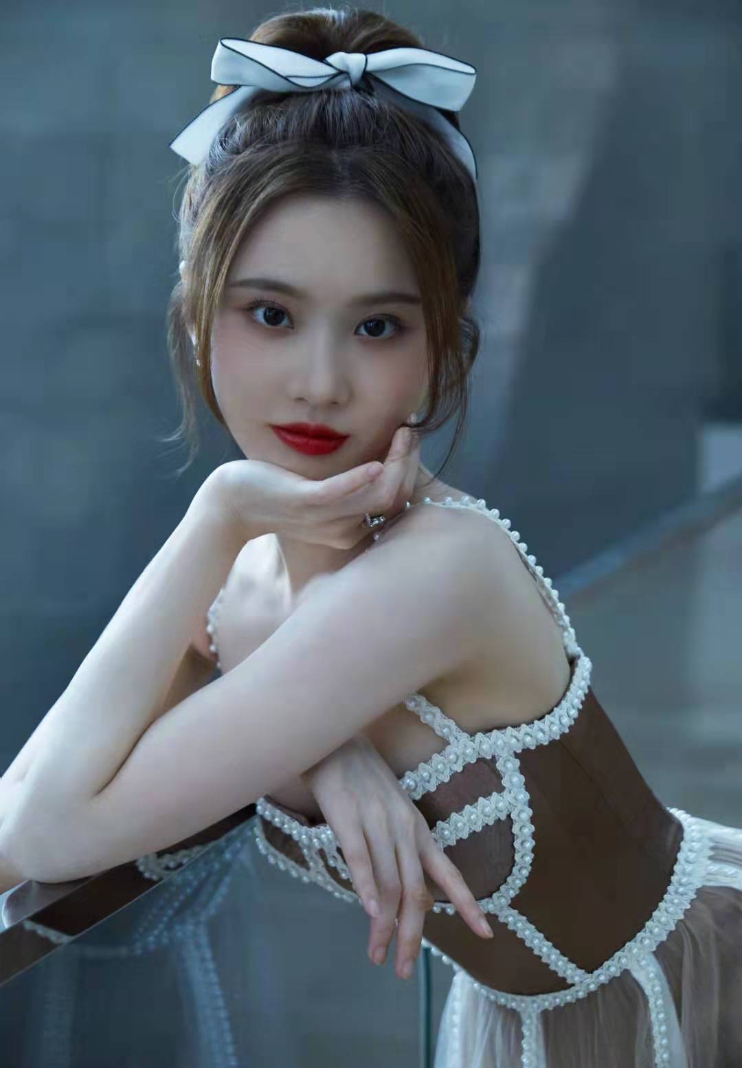 张慧雯新戏演医生,为了映衬剧情,头像换成身穿白卦照片_角色_人生