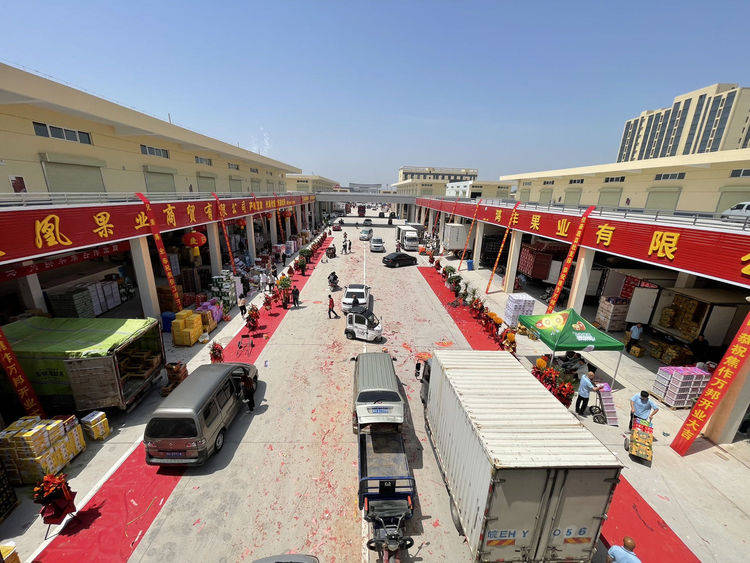 万邦在郑州市中牟县建设运营的万邦国际农产品物流城,投资150亿元