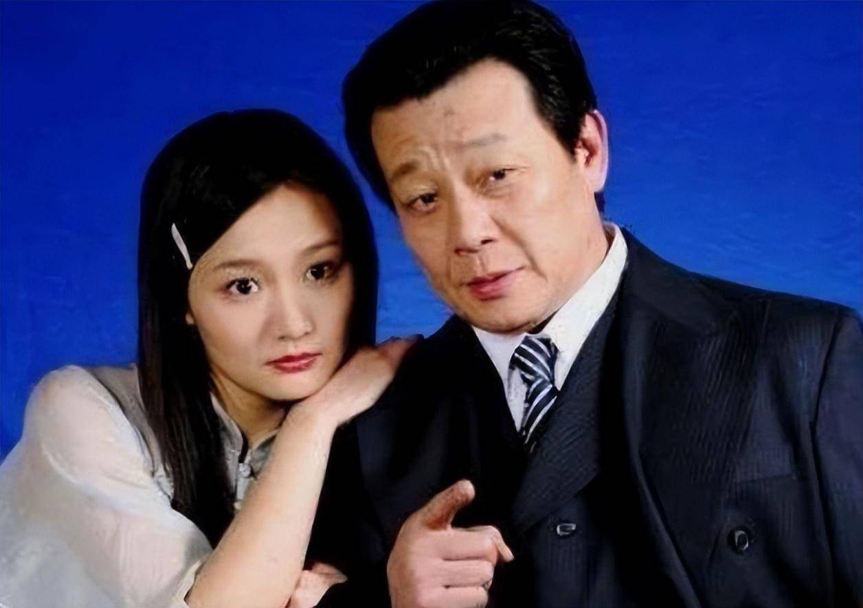 寇世勋:一妻一妾分楼上楼下住,平安无事生活27年,晚年我后悔了_崔瑶琪