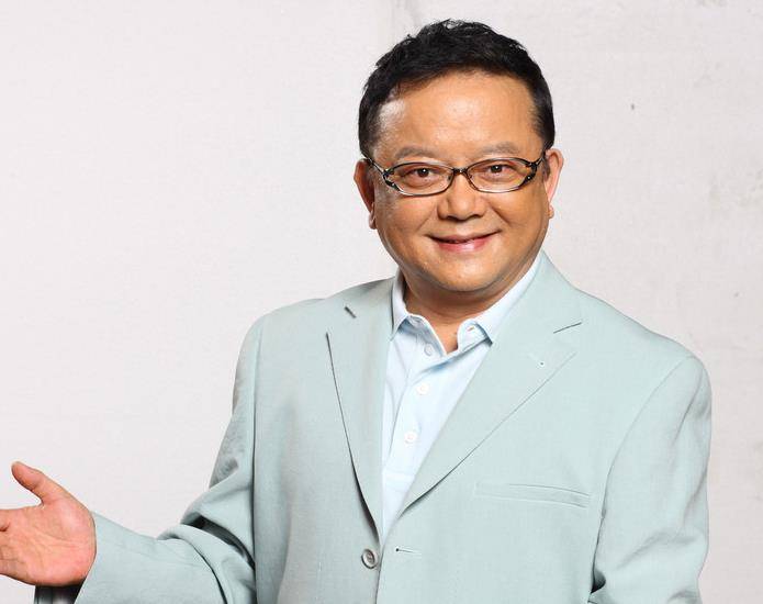 与仍活跃在银幕上的张铁林和张国立相比,王刚由于年龄和精力的原因