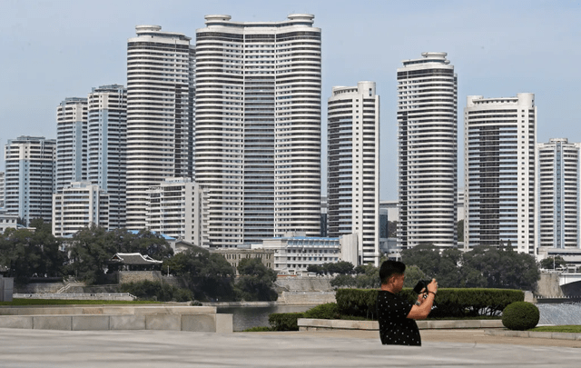 看朝鲜大建新房,韩国人别酸,"小基建狂魔"的选择,不是没道理_建设