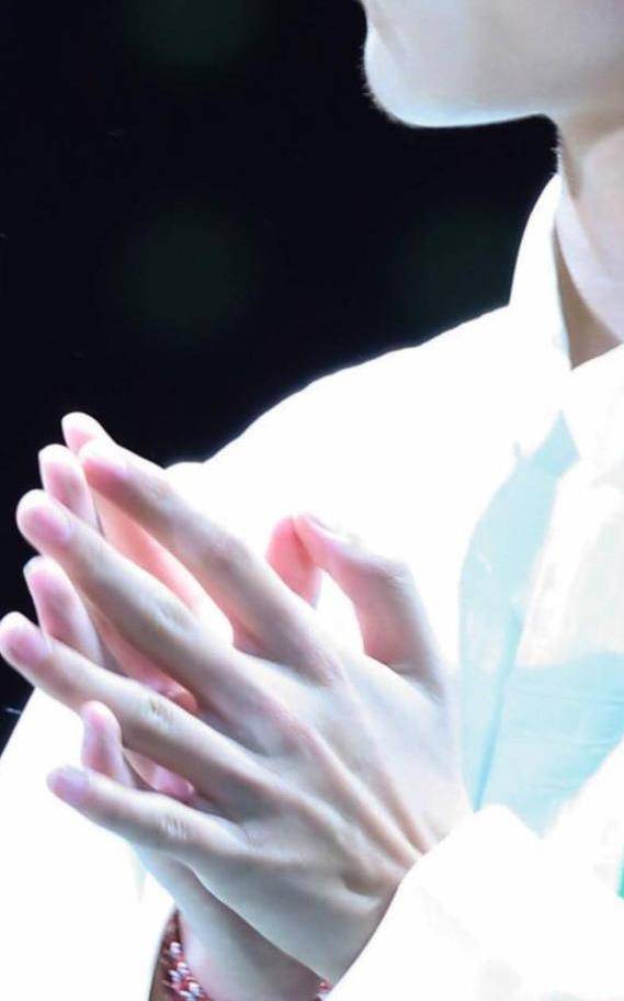 "手控"福利来了,盘点手好看的六位明星,王凯众所周知_张艺兴_女生