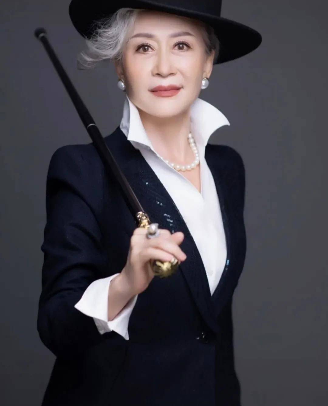 72岁总裁奶奶告诉你:有钱不一定精致,但精致一定要有钱和品位_刘明明