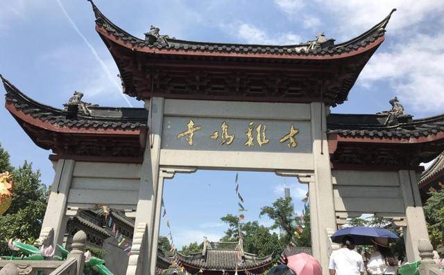 鸡鸣寺游客爆满设反悔门引导离寺，现代的回头是岸（许愿灵验了怎么还原）