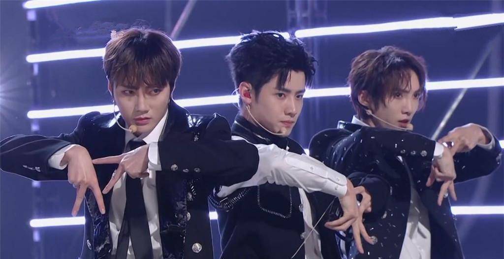 618超级晚r1se火力全开,焉栩嘉夏之光缺席无人代唱歌词,任豪镜头少