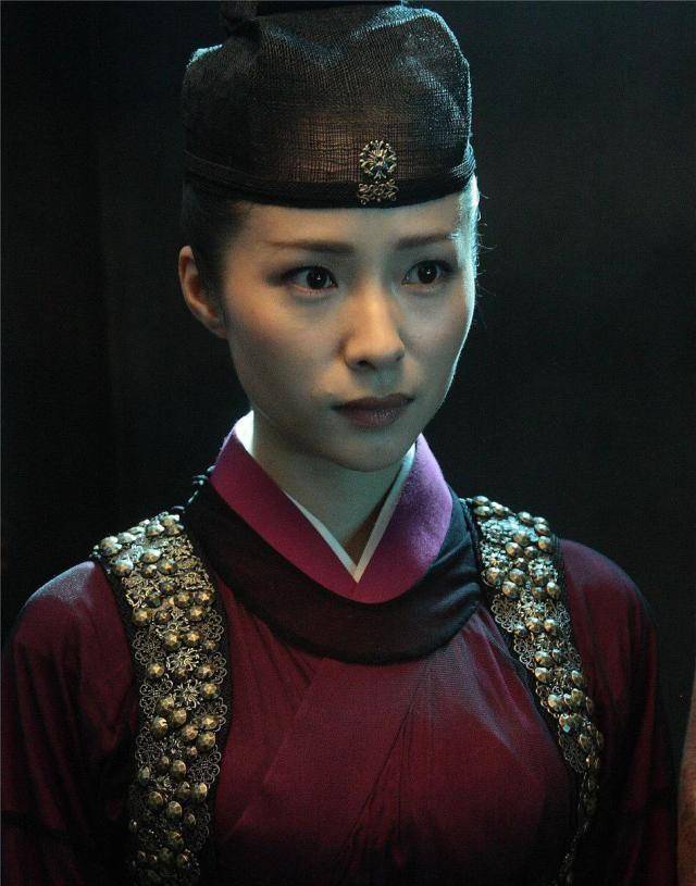 说到江一燕,很多人都会想到她在《四大名铺》中饰演的姬瑶花这个角色.