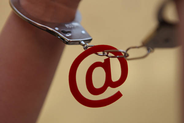 男子用ChatGPT编造虚假新闻获取利益而被警方采取刑事强制措施 男子用ChatGPT编造虚假新闻获取利益而被警方采取刑事强制措施