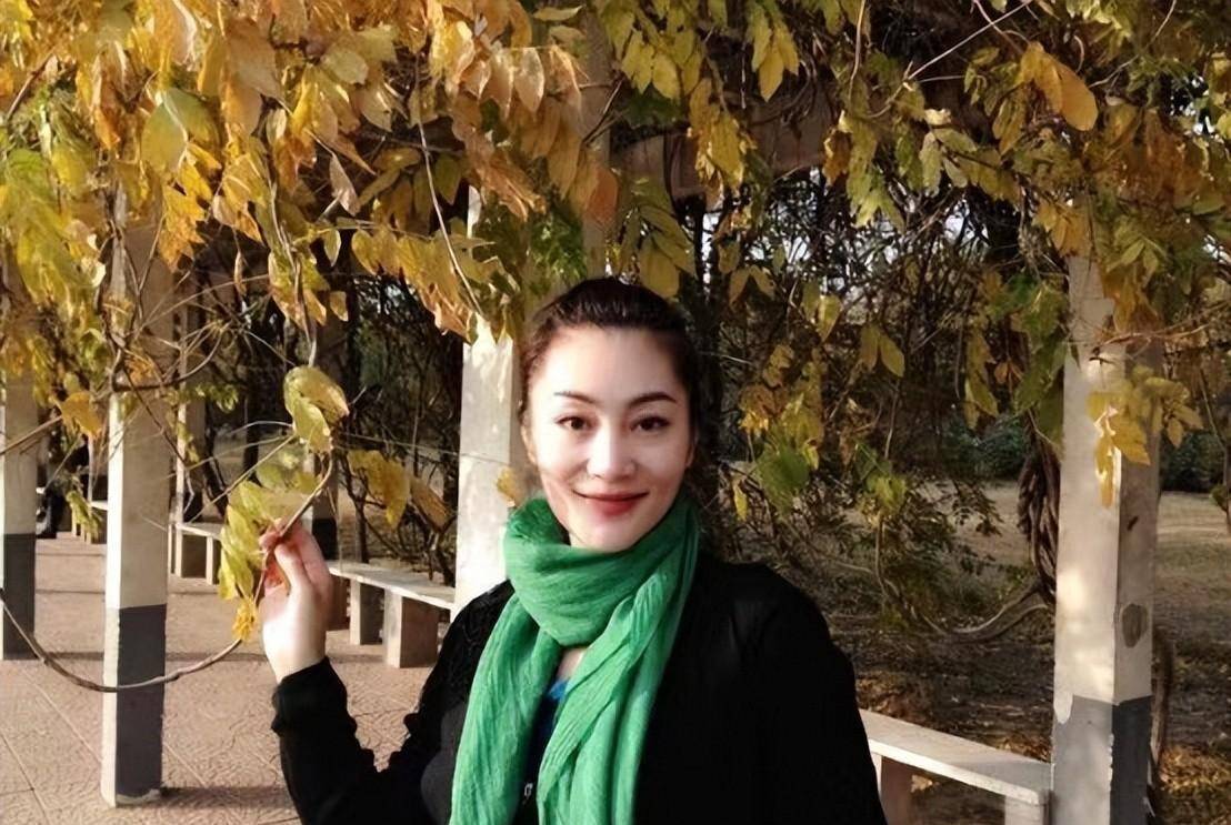 张潮:再婚后62岁再做父亲,大女儿现在也是知名演员_艾丽玛_刘晓丽