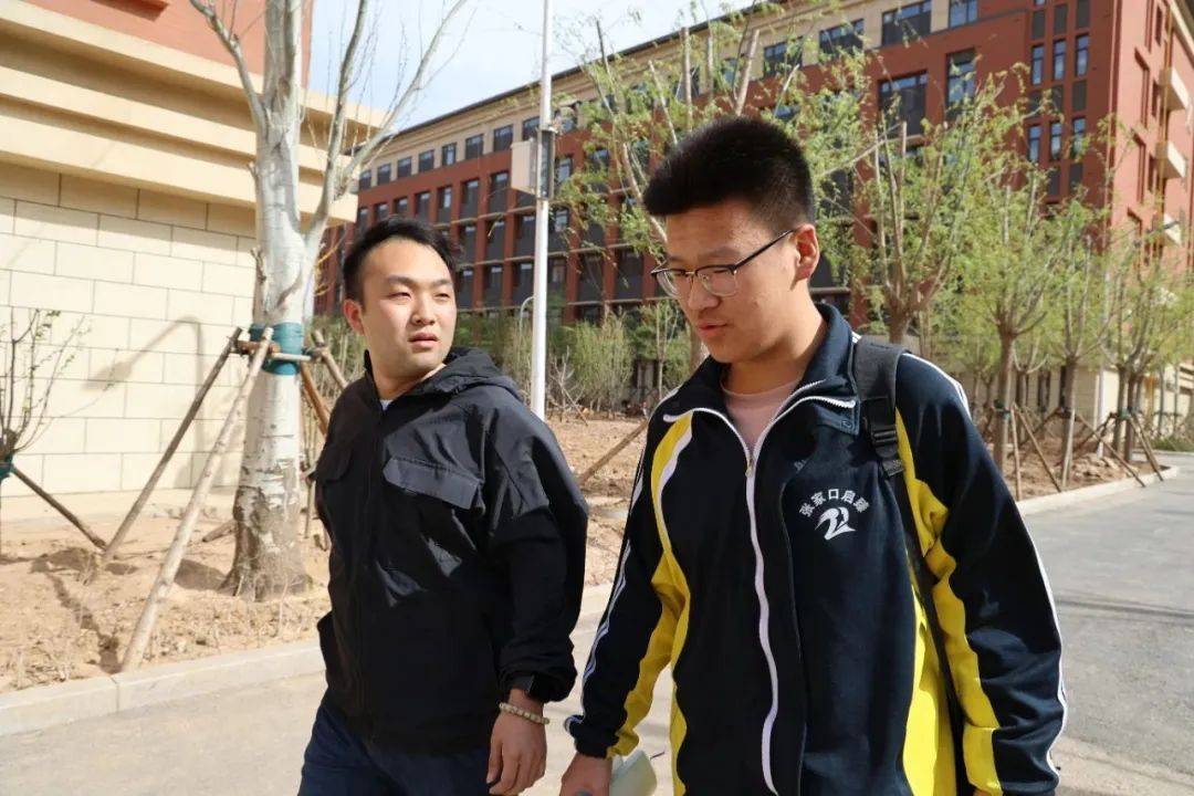 最美班主任徐浩:教育之路,有爱不倦怠!_工作_孩子_家长