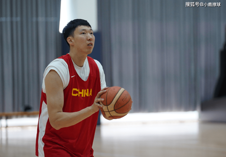 中国男子篮球热身赛首战失利！周琦缺阵，廖三宁爆发，范子铭撑起内线