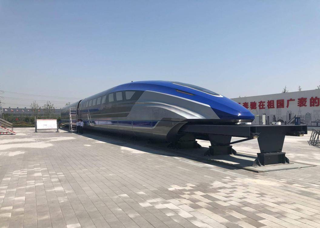 世界第一辆"贴地飞行"的高温超导磁悬浮列车中液氮起什么作用?