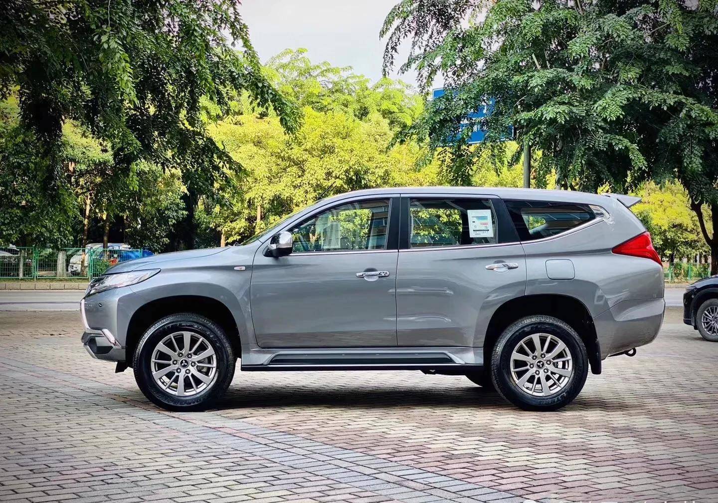 19款"帕杰罗 劲畅"到店,全系进口,标配3.0 v6发动机!_搜狐汽车_搜狐网