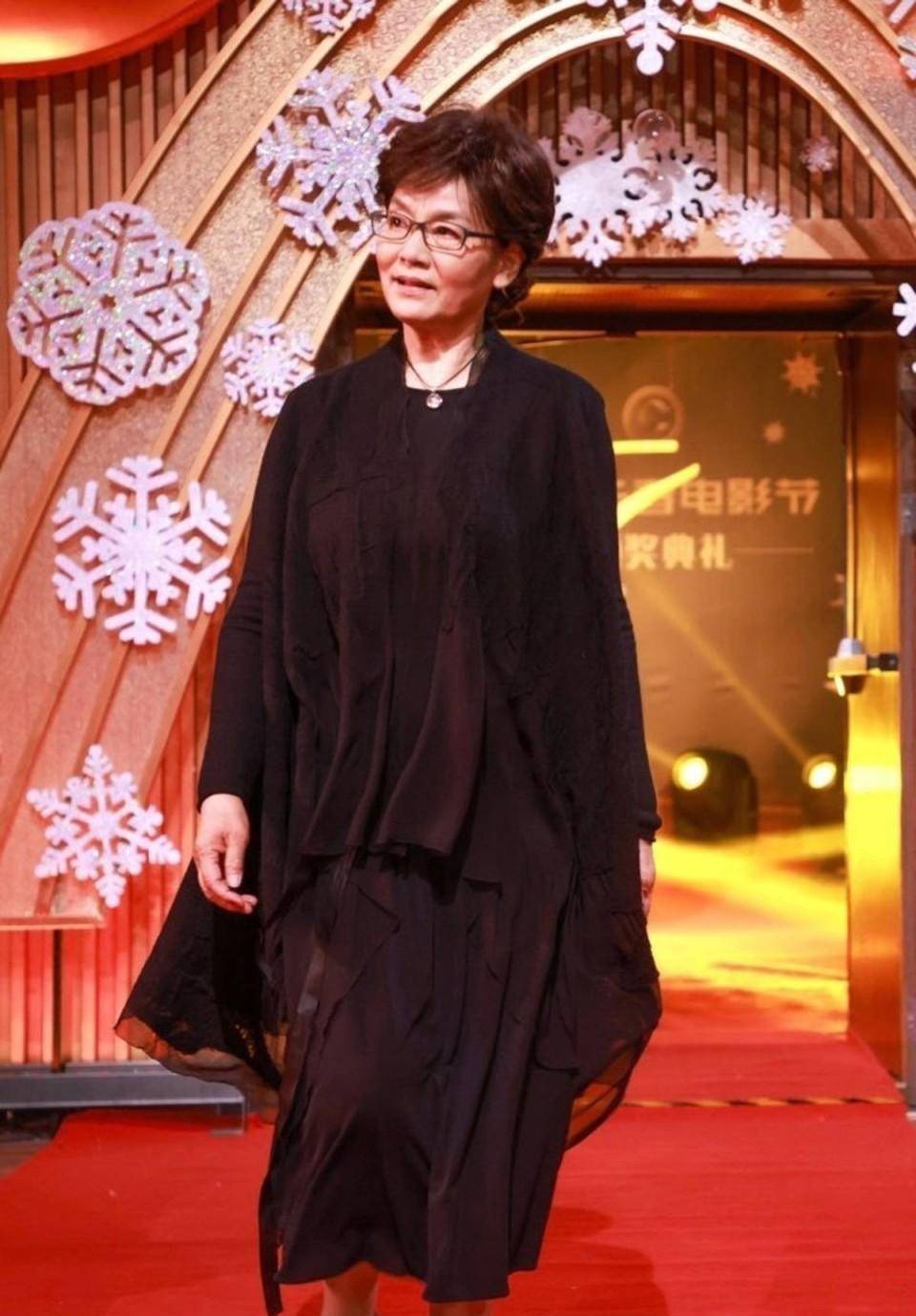 潘虹同框小24岁邓超抢风头!