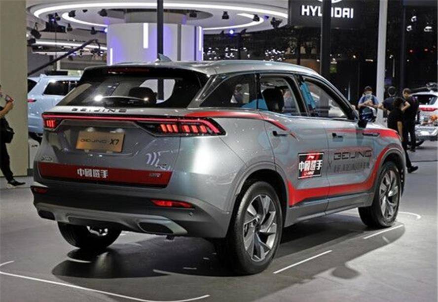 北汽打造国产"撩妹王",气质不输卡宴,丐版188马力,10.