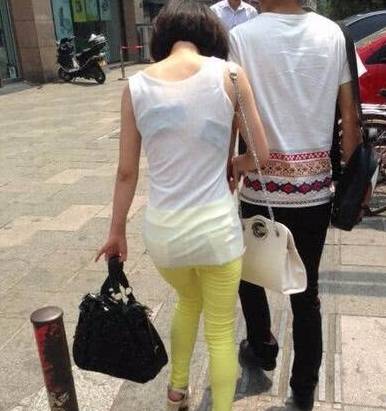 原创
            搞笑图片搞笑段子：看到这个妹子，你还敢让老婆夏天穿白衬衫吗？