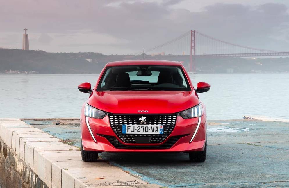 法系小钢炮海外上市,汽柴油都有!若引进我们,能叫板高尔夫?