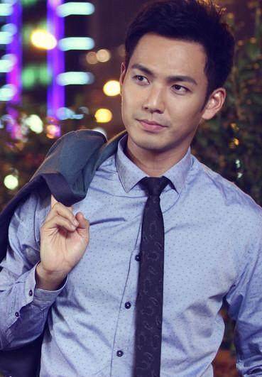 还是和小鲜肉没有多大的区别,第一集里面钟汉良面具摘下来的那一瞬间