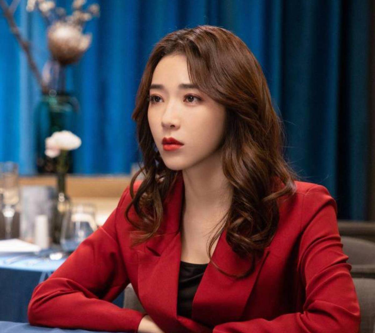 暴风眼:周恋身份揭晓,安静通过分析,藏在背后的间谍逐渐清晰_思考_苗