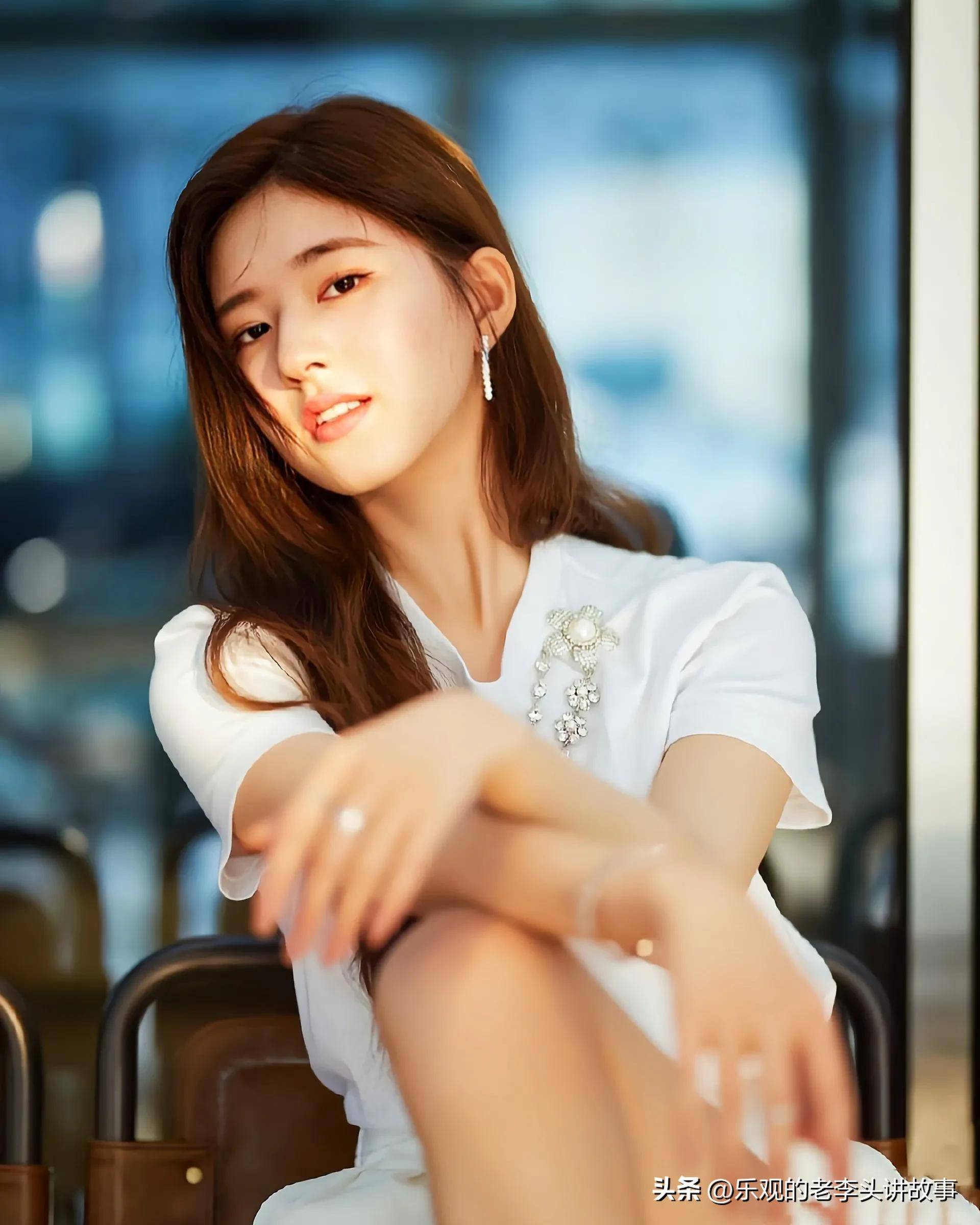 赵露思 简单白t恤配短裤清爽秀丽,让人心动哦!_图片_网络_气息