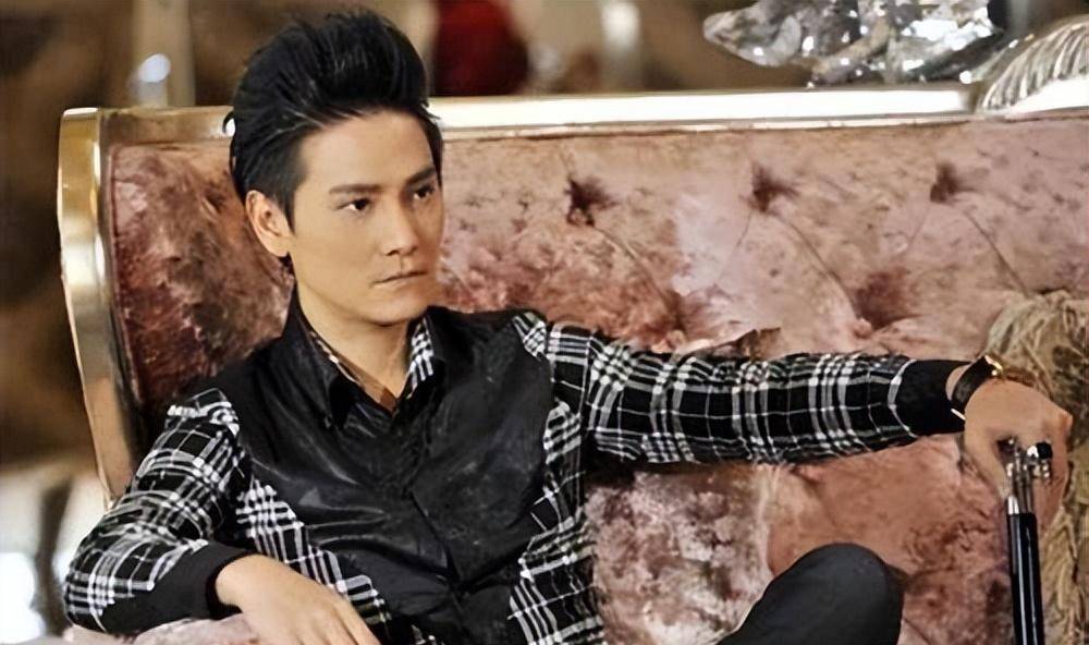 赵丽颖身价十亿哥哥终出现,背景强大得不像话,难怪赵丽颖会火_丁子峻