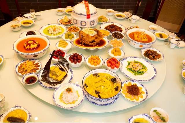 除了烧烤，淄博这些地道美食不可错过，收好这份淄博美食攻略吧！(淄博最出名的美食是什么名字)