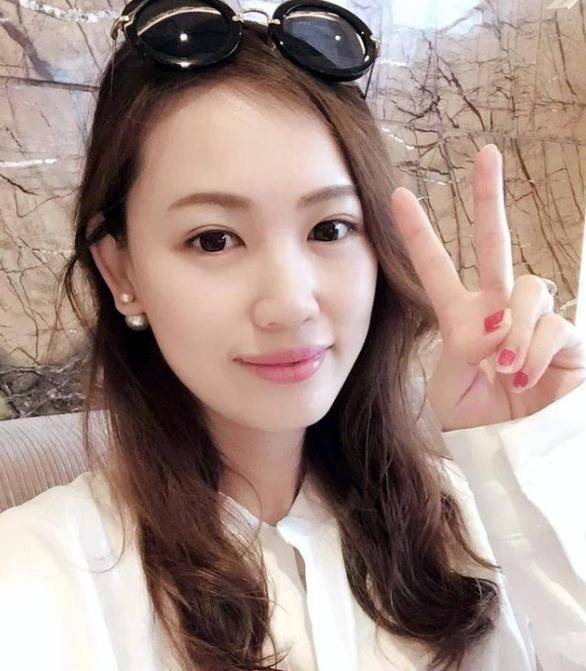 37岁马蓉近照曝光,婴儿肥消失,脸部线条分明,法令纹开始出现_生活