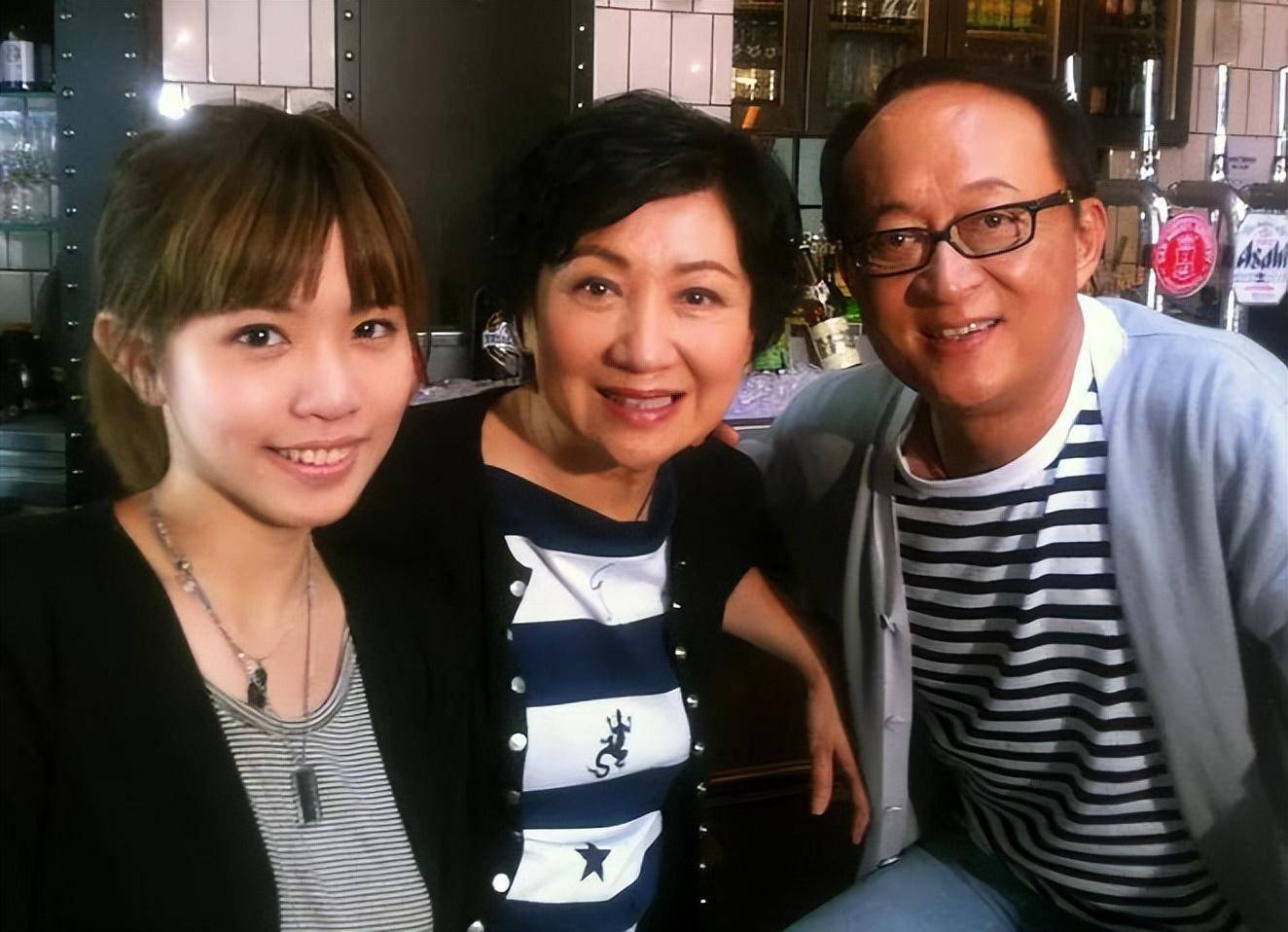 香港演员方平:曾经是风流浪子,却能与鲍起静恩爱不离,如今72岁气质