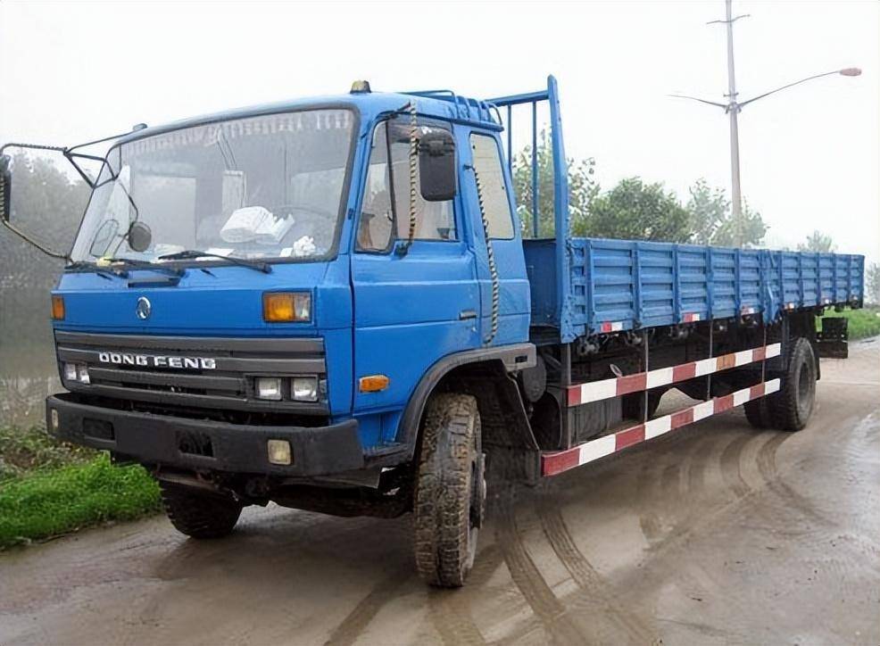 以现在的目光来看,自然是东风天龙这个单一销量仅次于解放j6的神车