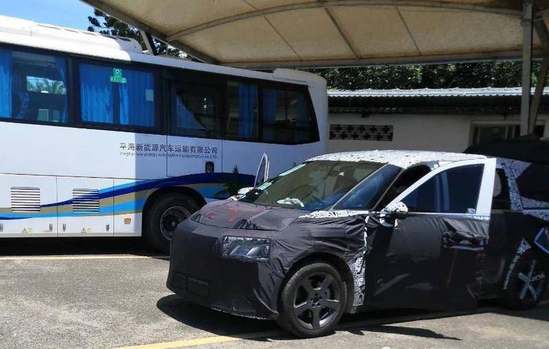 领克首款mpv谍照曝光,采用双a柱设计,可能采用增程式动力_搜狐汽车