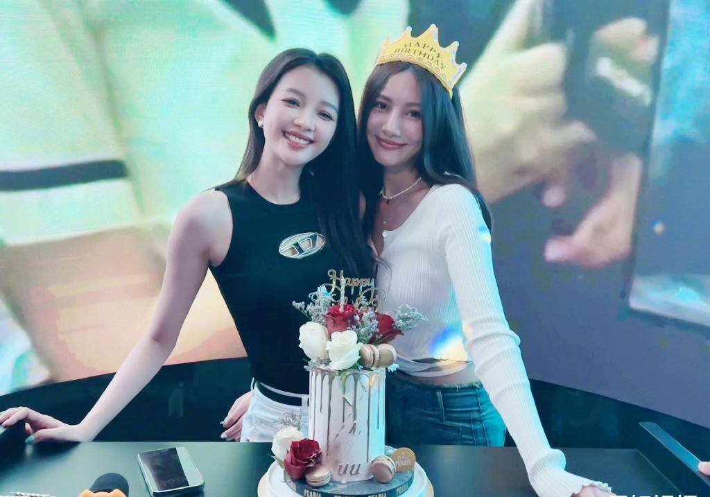 周冬雨是大学同学,23岁因《余罪》成名,参加浪姐发名片被指心酸_吴优