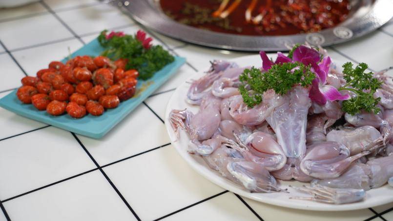 坛老徐鱼蛙火锅,带你解读餐厅经营密码,"偷工"不减料!_装修_传统_顾客