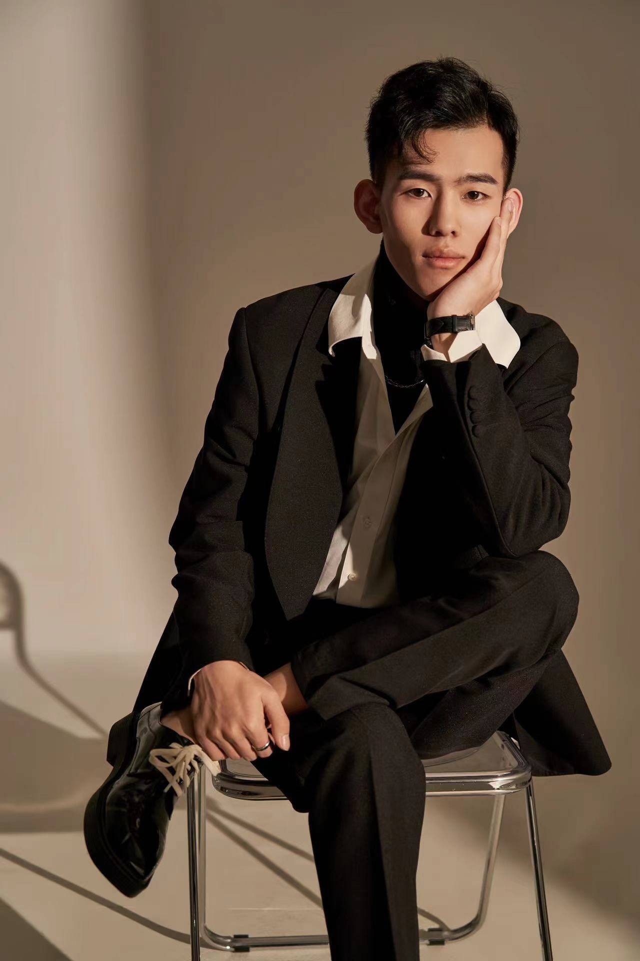 被妍诗美,妍膳美,资生堂聘请为特聘护肤指导专家,从此奠定其在国内