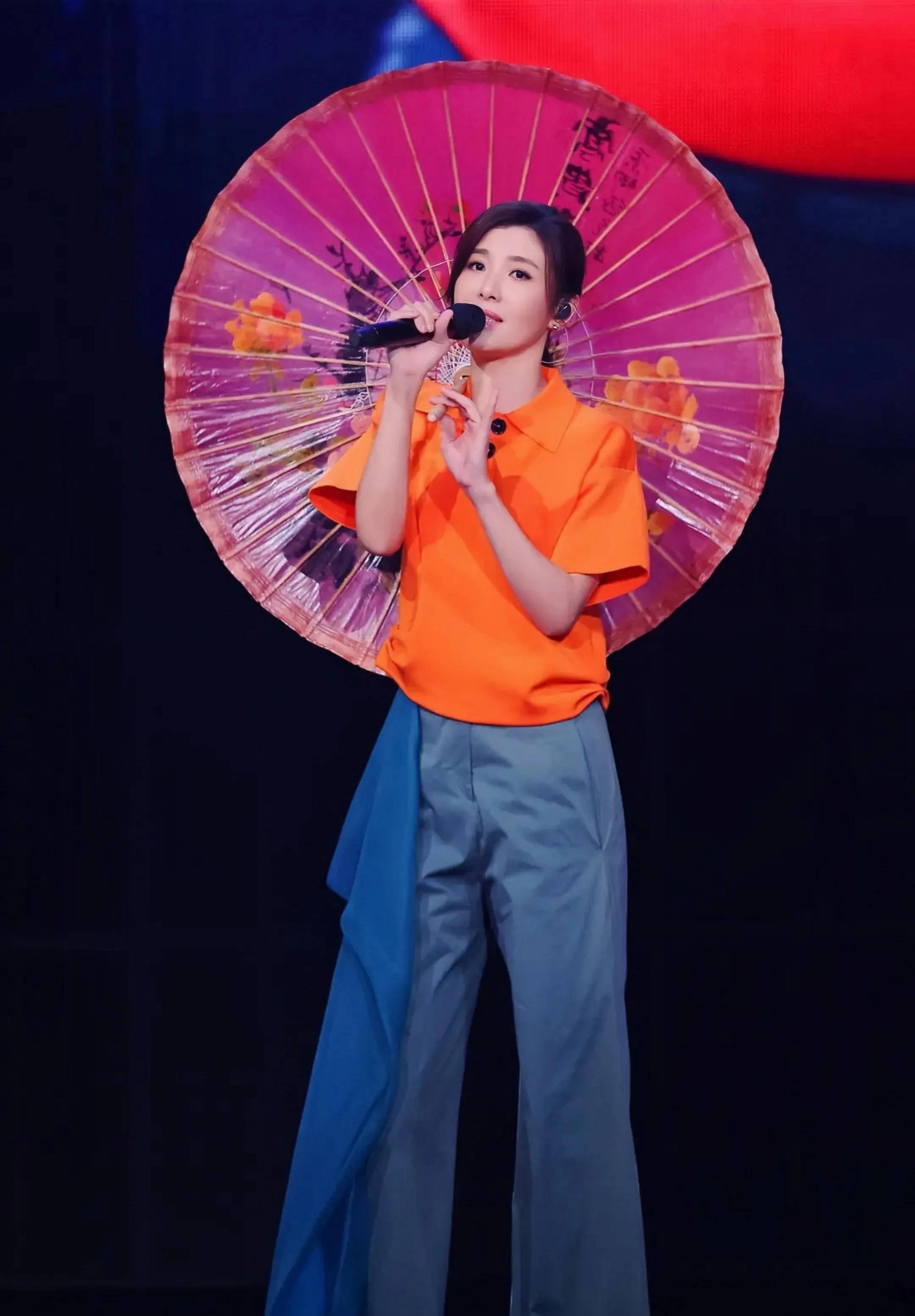 苏慧伦:50岁的年纪,仍然有着20岁的状态,用清纯战胜时尚_歌曲_风格