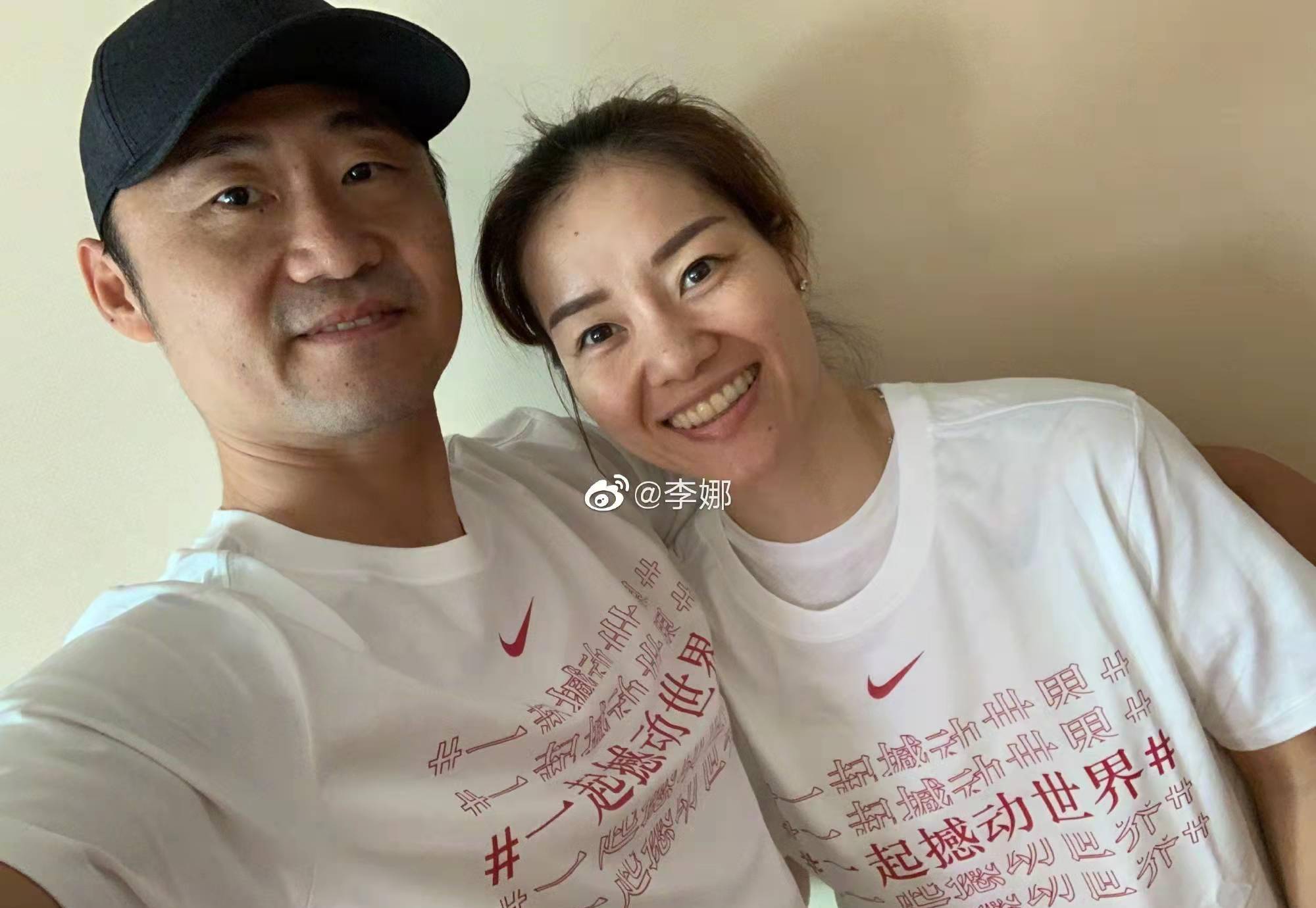 李娜的商业价值依然很高,经常能够接到代言,还多次与丈夫姜山一同参加