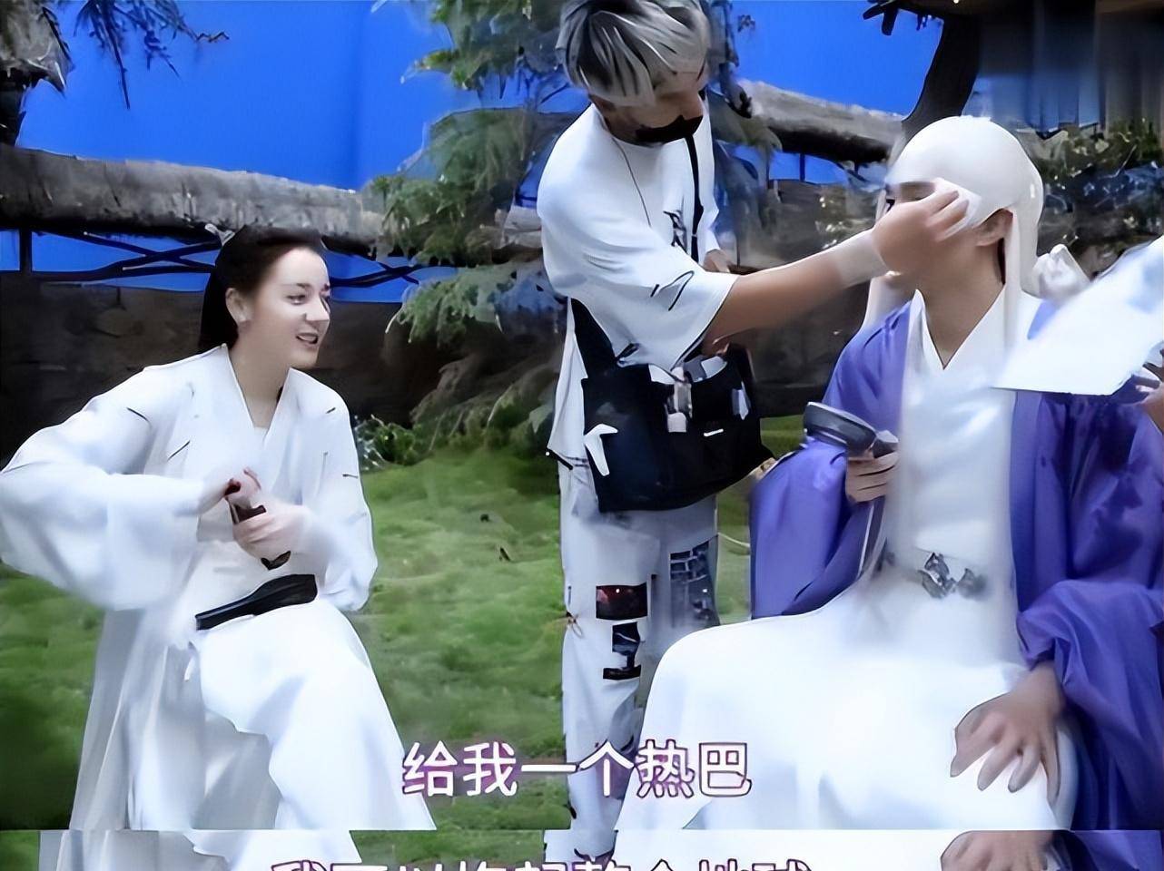 7,高伟光:抱不动还嫌弃热巴而现场的工作人员看到这样的场景也都纷纷