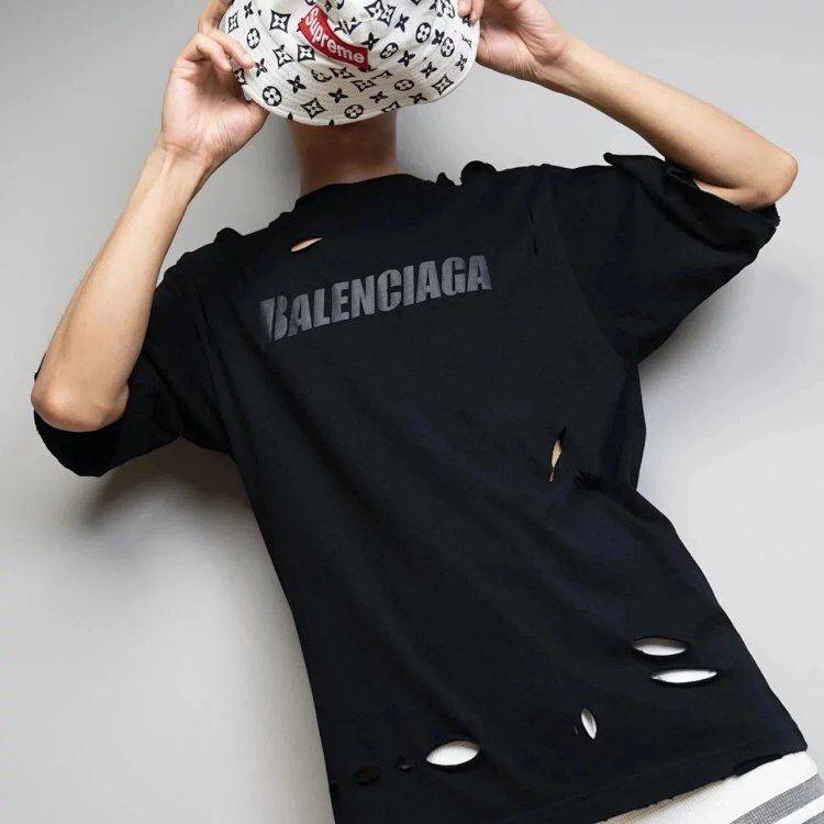 balenciaga巴黎世家 字母印花圆领破洞短袖t恤真假对比