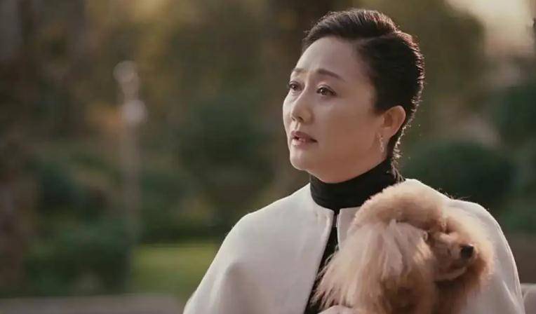 赵丽娟:32岁才走红,出道三十多年从无绯闻,如今家庭美满_令妃_网友