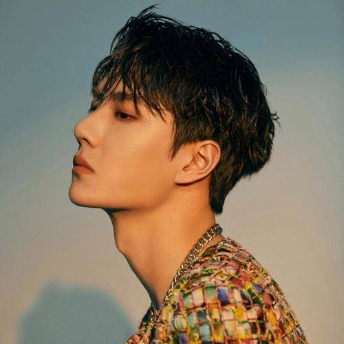 王一博脱鞋也要插兜上热搜,黑子手段诛心_对家_顶流_电影