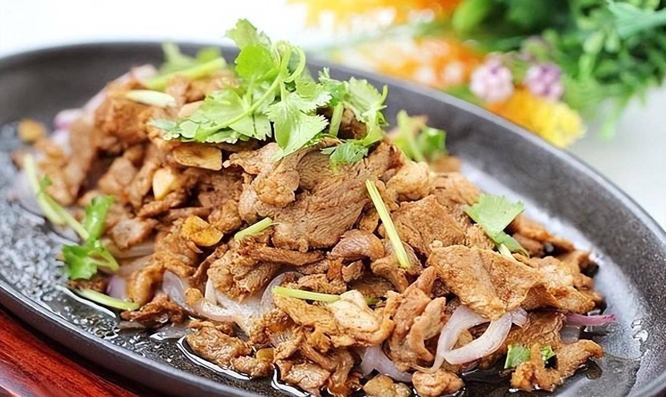 美食推荐:铁板炒烤羊肉,手撕鱼腊牛肉,麻辣红油土鸡爪制作方法_调料
