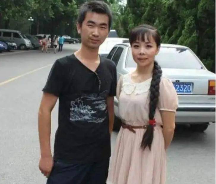 王小妮丈夫的介绍图片