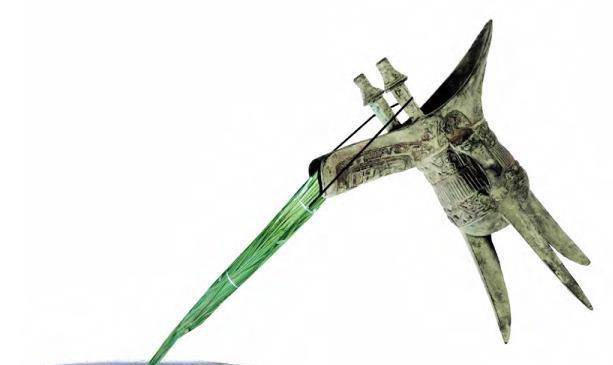 有文章介绍,古代天子祭天之时,要一手持爵,将鬯(音畅)酒沿苞茅,即束着