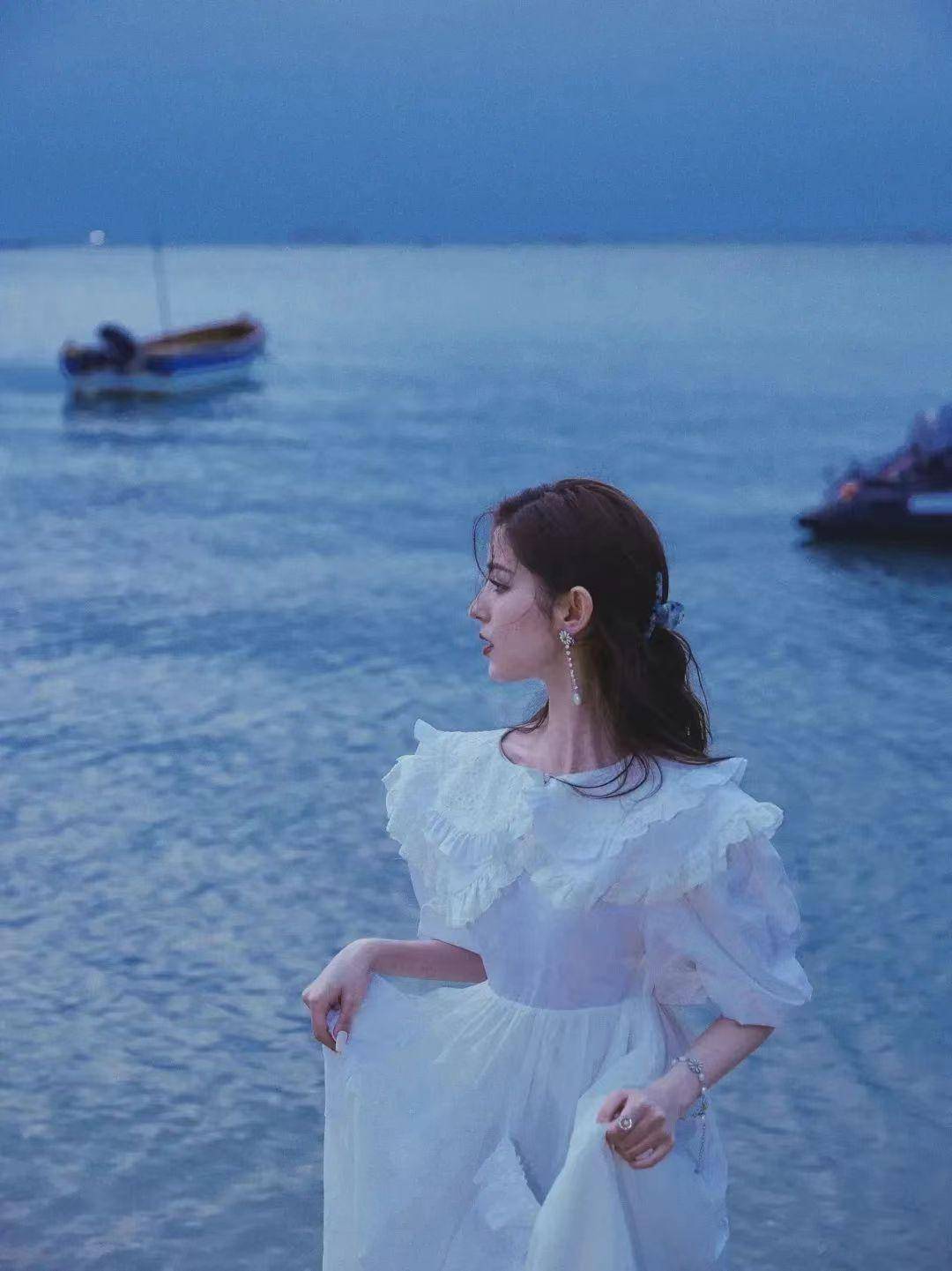 裙子_带着_小白