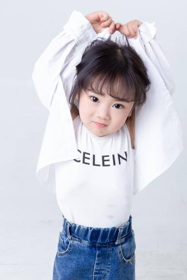 恭喜庞嘉钡,陈怡菲荣获第三季全球偶像城市总决赛明星超模称号_比赛_