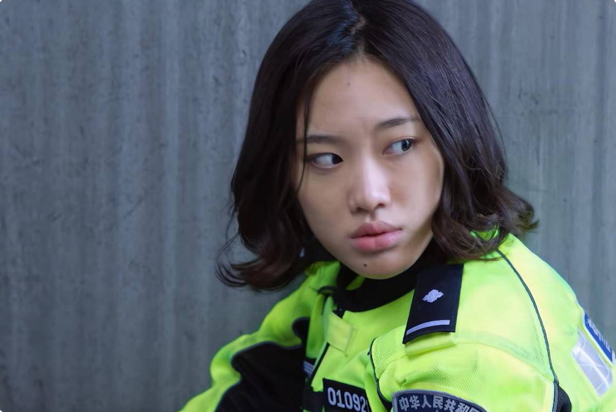 《卧底警花》闫妮女儿出演引关注,但"星二代"里我只服王骁_夏海蓉