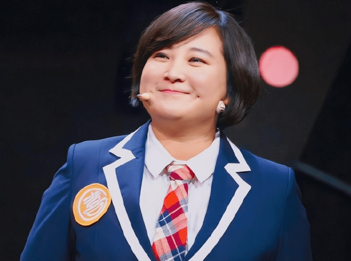 "阳光开朗"爱笑的女孩贾玲,暴瘦50斤,网友直呼:出个减肥教程_带着