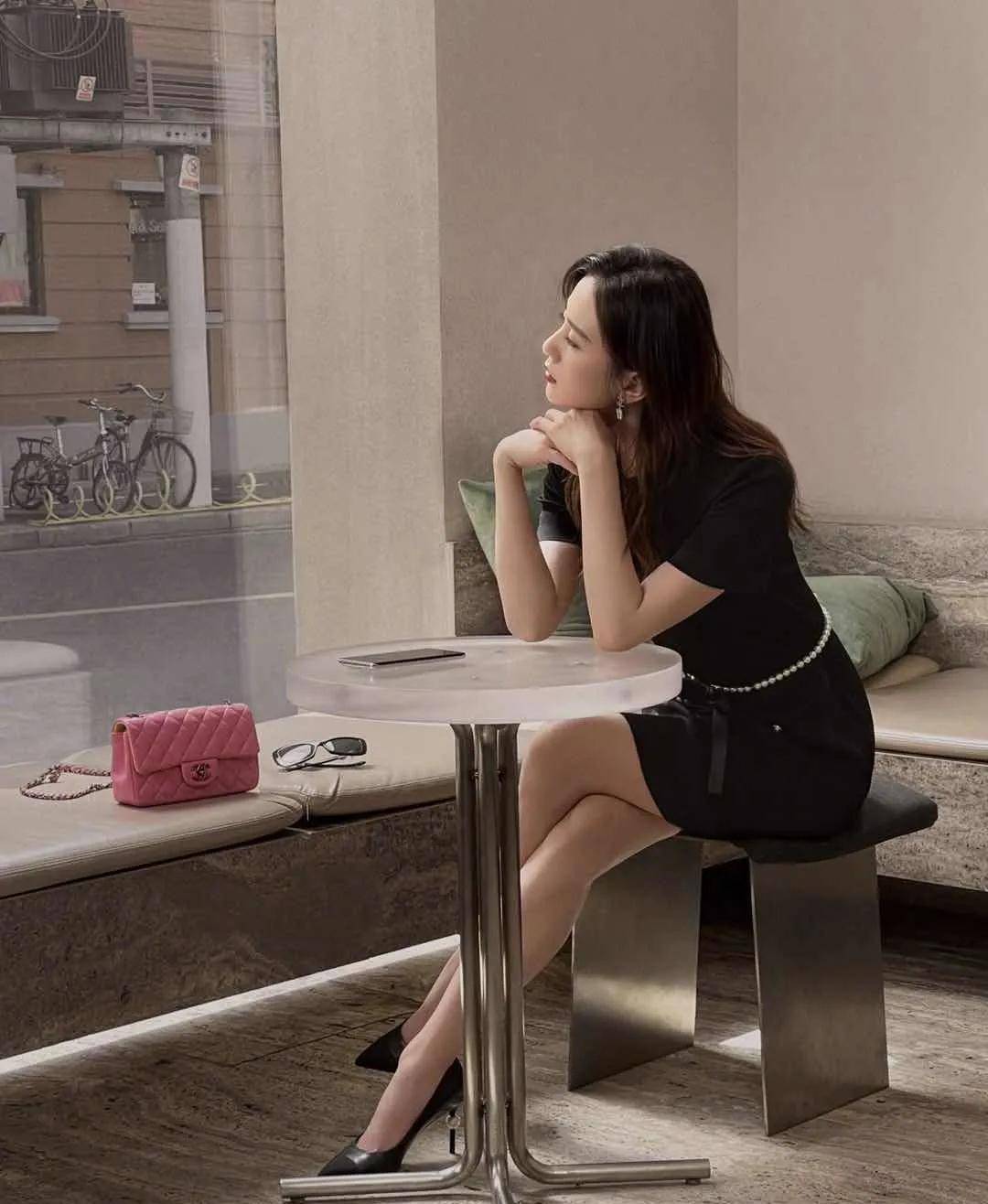 杨幂刘诗诗上演"世纪和解",女明星当真谁红跟谁玩吗?