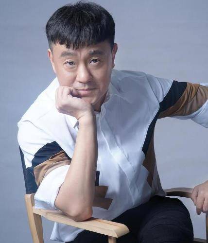 他是优秀演员,娶了初恋22年0绯闻,看他老婆就明白了_何冰_演技_李海洋