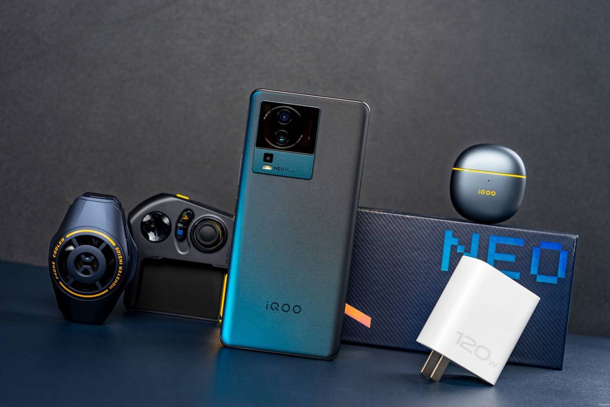 影像上,iqoo neo7 se还有6400万像素高清主摄搭配200万像素虚化镜头