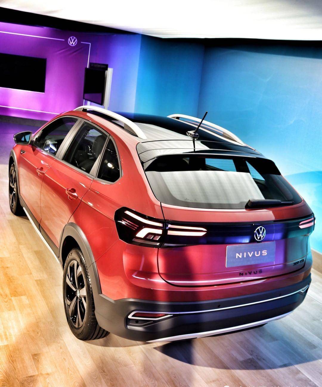 大众nivus的车尾部的造型也非常的跨界,它的后挡风玻璃采用了很大幅度