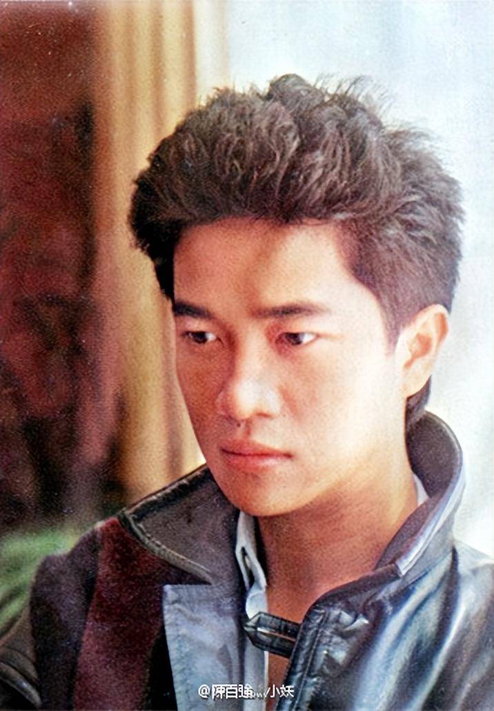 微微小卷发像极了豆芽电影《圣诞快乐》里面刘海又开始调皮了83年颁奖